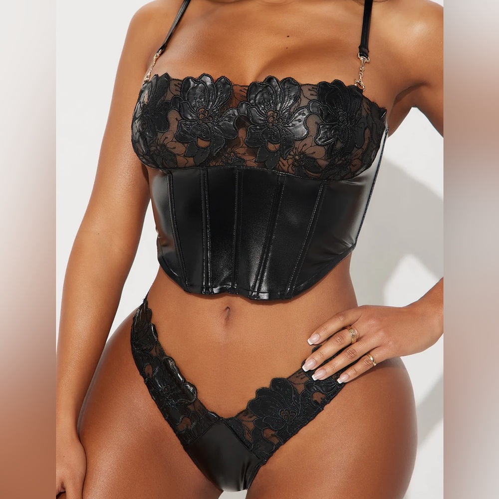 SET 🖤 NWT Ultra Sexy Lace Leather Corset Buckle Straps Bluebella Honey Bird